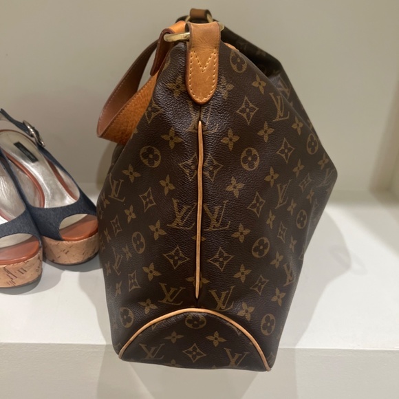 Hand Bag - Picture 3 of 6